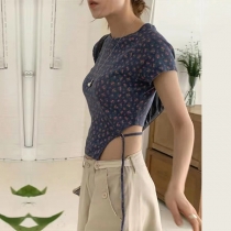 Blommönster Slim Fit T-shirt med oregelbundna midjeband.