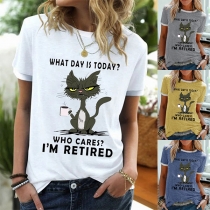 Rolig kortärmad T-shirt: Casual top med tryck av söt katt