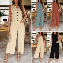 Elegant jumpsuit med enfärgad knapp, rund hals och ärmlösa patchfickor, rak skärning