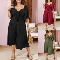 Plus Size klänning med korta ärmar, rosettdetaljer och V-ringning