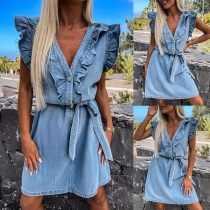 volang V-ringad ärmlös denim miniklänning med självknytande midja