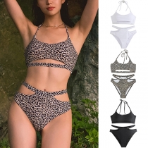 Sexig Tvådelad Bikini Set med Leo Tryck och Halterneck-snitt