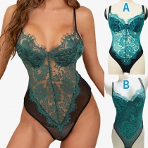 Sexig spetsunderkläderbody med halvgenomgående design