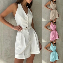 Fashiona tvådelade kostymset består av Crop-väst och shorts