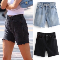 Lediga Bermudashorts med mellanhög midja och slitna fållar