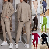 Stickad tvådelad set med turtleneck tröja och byxor