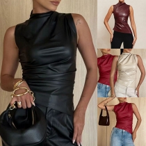 Slim-fit ärmlös väst med oregelbunden nederkant och rund hals