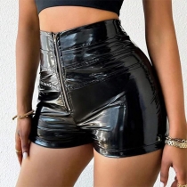 PU-läder shorts med hög midja och spegeleffekt samt metalldragkedja