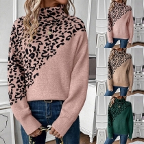 Leopardmönstrad polotröja med lång ärm i stickat material