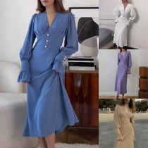 Elegant veckad V-ringad långärmad midiklänning i högkvalitativ design
