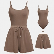 Tvådelat set med body och shorts med dragsko