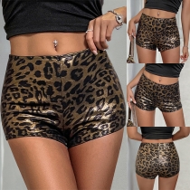 Moderiktiga shorts med leopardmönster