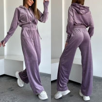 Sportset dam lila tvådelat med croppad hoodie, mjukisjacka och mjukisbyxor