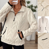 Plyschtröja med halv dragkedja, kängurufickor och långa ärmar – trendig design