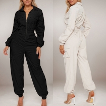 Trendig långärmad jumpsuit med ståkrage, dragkedja och flera praktiska fickor