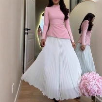 Tvådelat damset: elegant skjorta med snörning baktill och veckad maxikjol