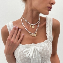 Boho-halsband dubbelskiktat med oregelbundna pärlor, vintage guldmynt och hjärtformade berlocker