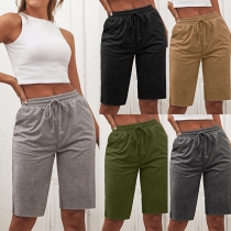 Casual Style Enfärgad Knälånga Shorts med elastisk midja