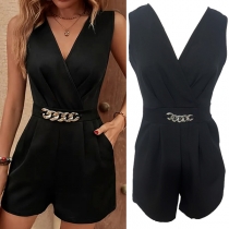 Enfärgad ärmlös V-ringad kedjemidja jumpsuit